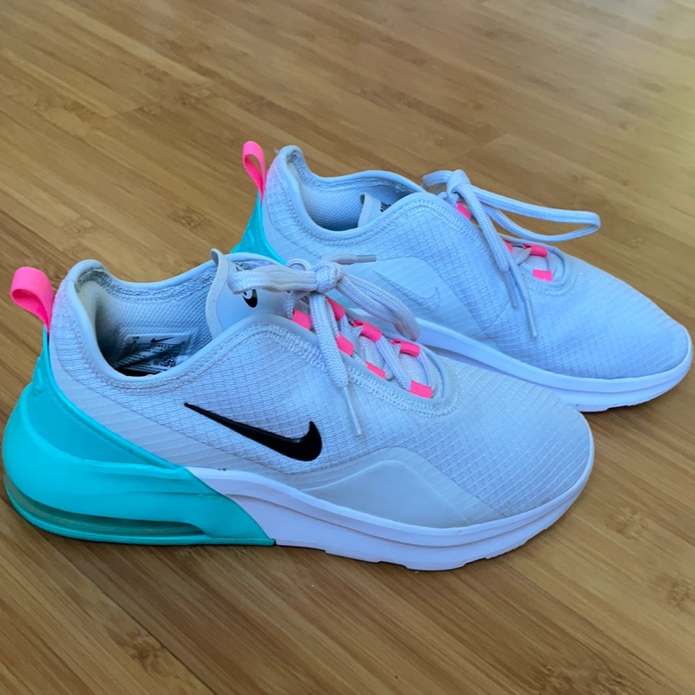 Women’s Nike sz 8